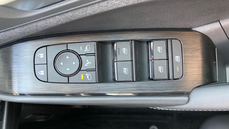 Nissan Qashqai 1.3 DiG-T MH Acenta Premium 5dr Petrol Hatchback